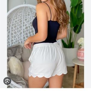 Like New Naked Zebra cream scalloped short